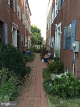 6 Earl Ct in Philadelphia, PA - Building Photo - Building Photo