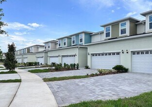 24101 Manuma St in St. Cloud, FL - Building Photo - Building Photo