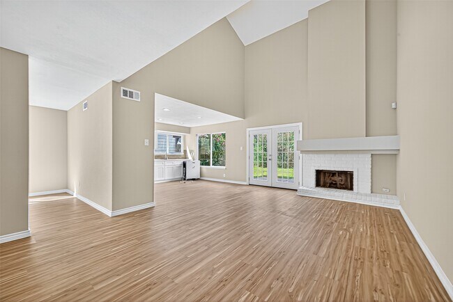 property at 1811 Foxlake Dr