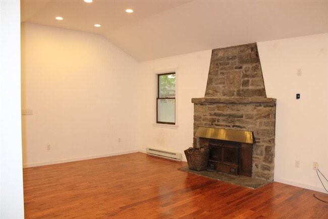 4 Elm Way in Mahopac, NY - Building Photo - Building Photo
