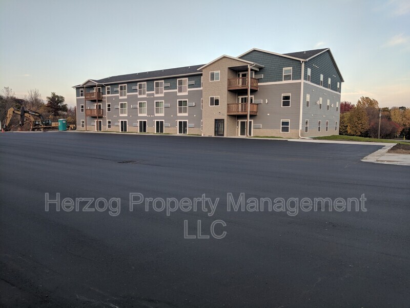 Rosewood Apartments in Alexandria, MN - Building Photo