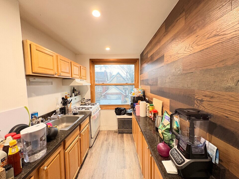 5818 Hobart St, Unit 2 in Pittsburgh, PA - Foto de edificio