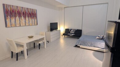 244 Biscayne Blvd in Miami, FL - Building Photo - Building Photo