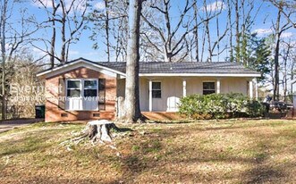 931 Carrington Dr in Charlotte, NC - Building Photo