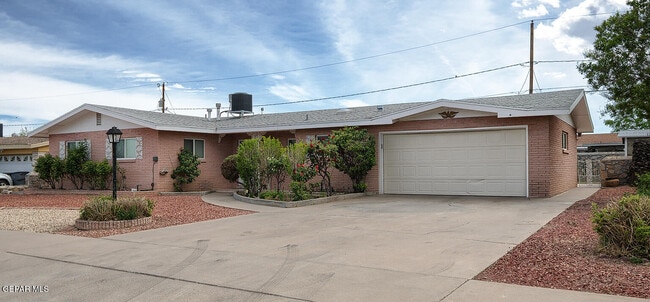 9632 Gairloch Dr in El Paso, TX - Building Photo - Building Photo