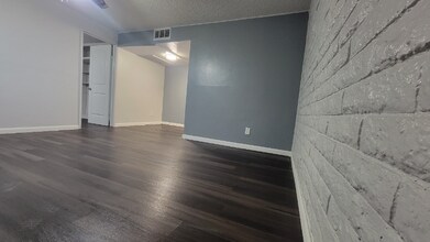 1940 W University Dr, Unit 101 in Mesa, AZ - Building Photo - Building Photo