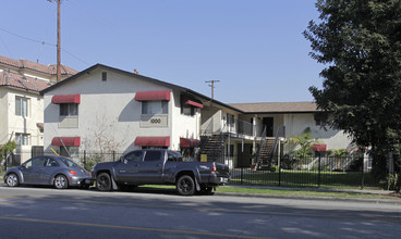 1000 S Highland Ave in Fullerton, CA - Building Photo - Building Photo