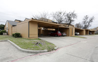 Oaks Branch Apartments in Garland, TX - Foto de edificio - Building Photo