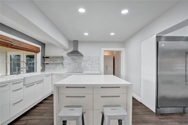 6106 Royal Poinciana Ln in Tamarac, FL - Building Photo - Building Photo