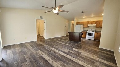 6290 W Oak Park Blvd in Homosassa, FL - Building Photo - Building Photo