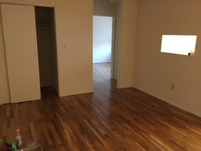 Paradise Gardens in Roselle Park, NJ - Building Photo - Building Photo