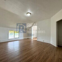 1651 S 35th St in Tacoma, WA - Foto de edificio - Building Photo