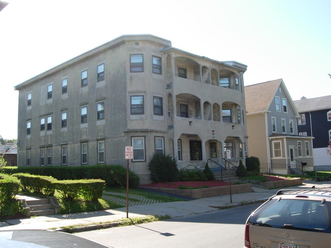 29 Houghton St in Worcester, MA - Foto de edificio - Building Photo