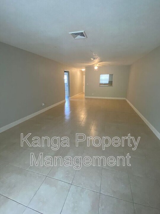 4327 Cocoanut Rd in West Palm Beach, FL - Building Photo