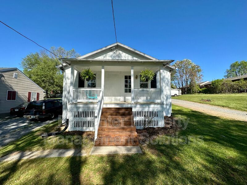 304 Straith St in Staunton, VA - Building Photo