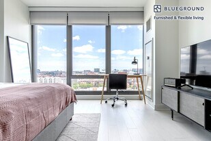 1035 W Van Buren St in Chicago, IL - Building Photo