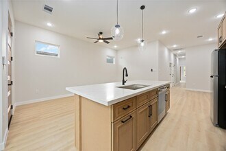 8110 Brandon St in Houston, TX - Building Photo - Building Photo