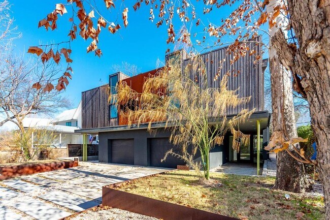 property at 3305 Garden Villa Ln