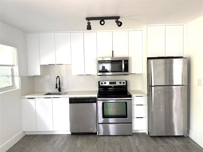 1184 NE 112th St, Unit North in Miami, FL - Building Photo - Building Photo