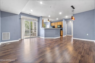 41 Azalea Dr in Old Bridge, NJ - Building Photo - Building Photo