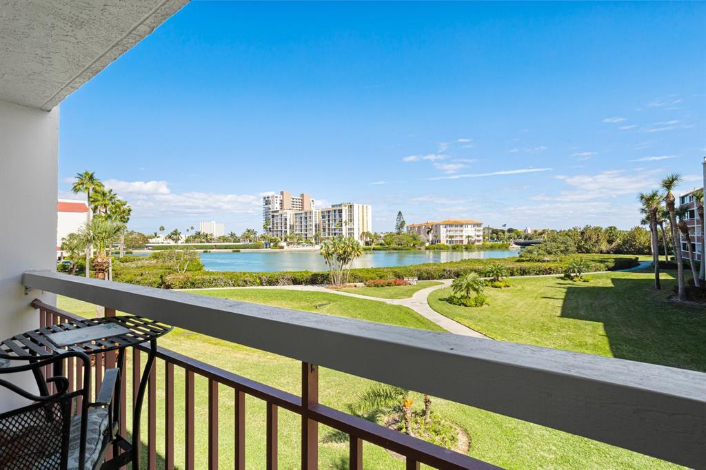7893 Sailboat Key Blvd S in South Pasadena, FL - Building Photo