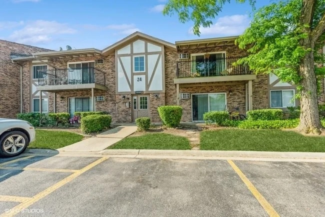 property at 16W470 Lake Dr