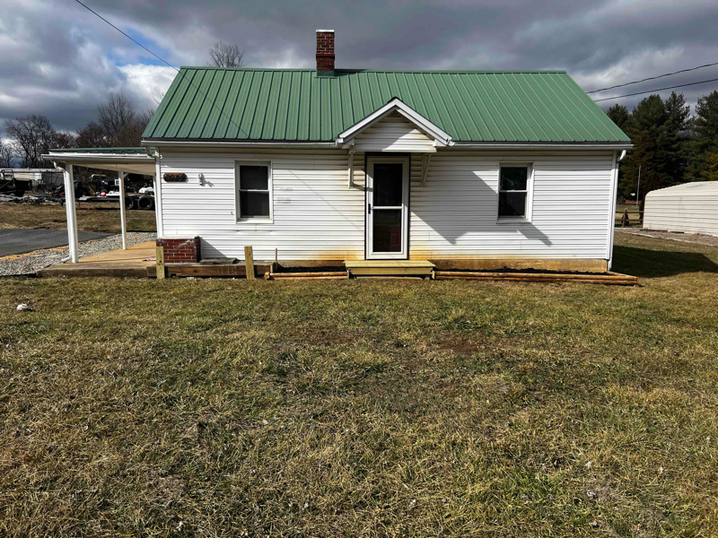 8944 Winchester Ave in Bunker Hill, WV - Building Photo