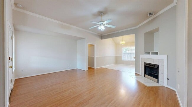 235 Stuttgart Cir in College Station, TX - Foto de edificio - Building Photo