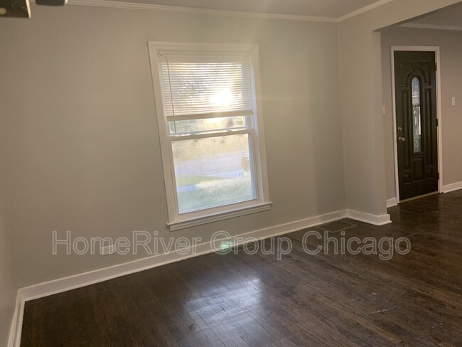 9919 S Oglesby Ave in Chicago, IL - Building Photo - Building Photo