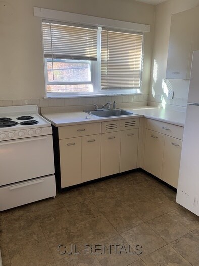 7 Spruce St in Waltham, MA - Foto de edificio - Building Photo