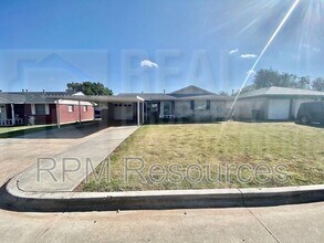 616 Baer Dr in Moore, OK - Building Photo - Building Photo