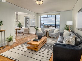 2336 SW Osage St, Unit 203 in Portland, OR - Building Photo