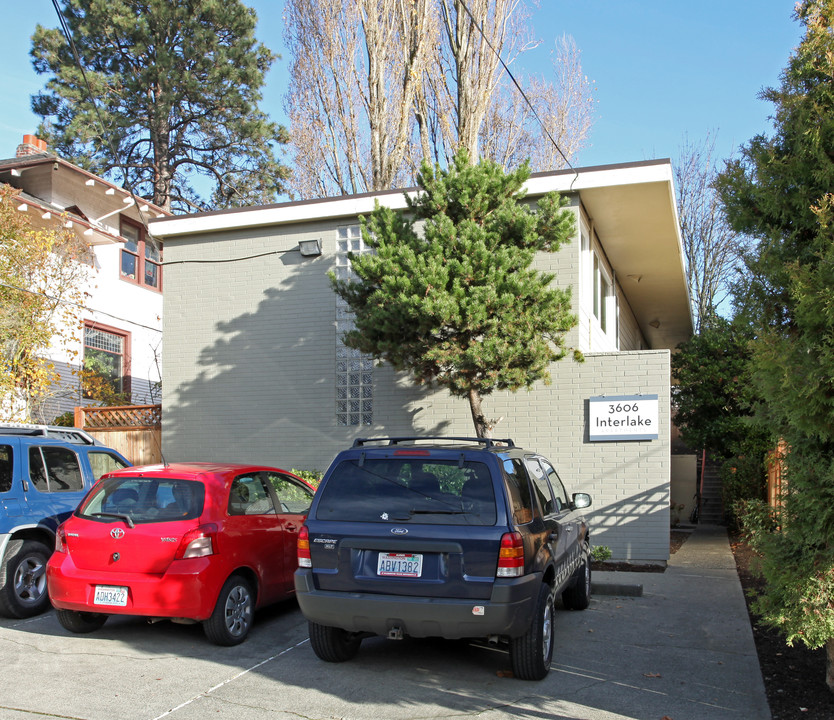 Interlake Apartments in Seattle, WA - Foto de edificio