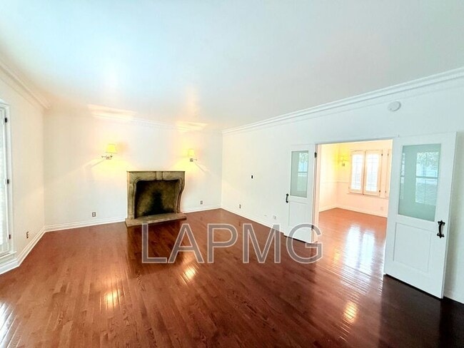 property at 1250-1/2 N Flores St