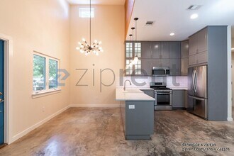 2104 Haskell St in Austin, TX - Building Photo - Building Photo