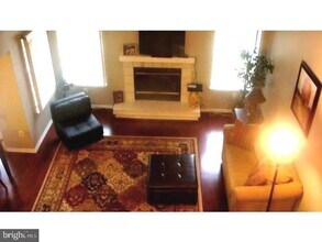 812 Eagles Chase Dr in Trenton, NJ - Foto de edificio - Building Photo