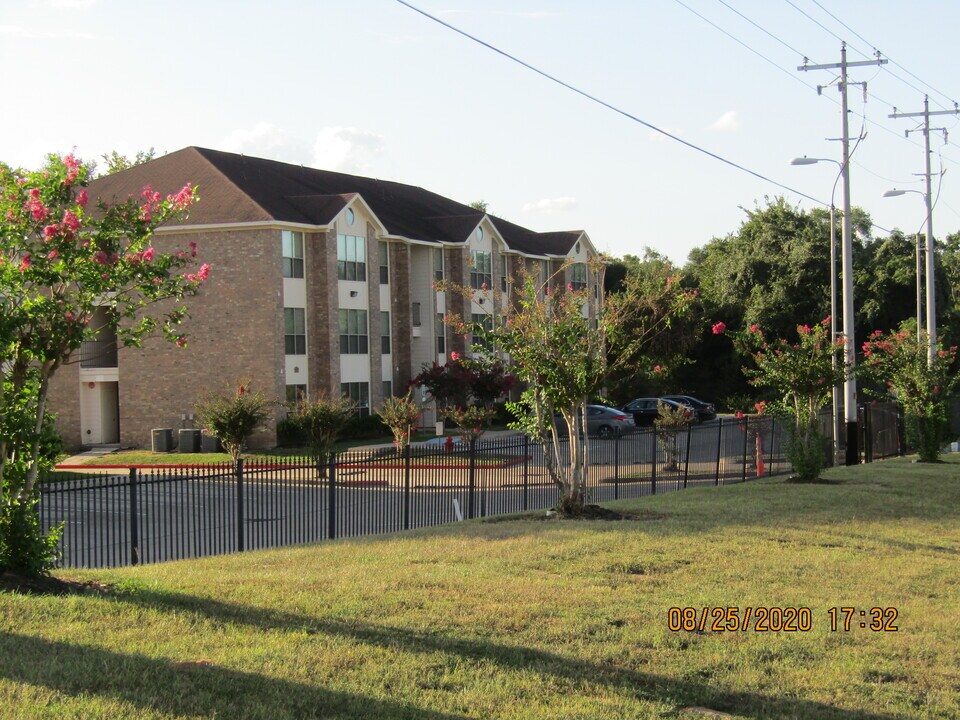 Creekside Apartments in Prairie View, TX - Foto de edificio