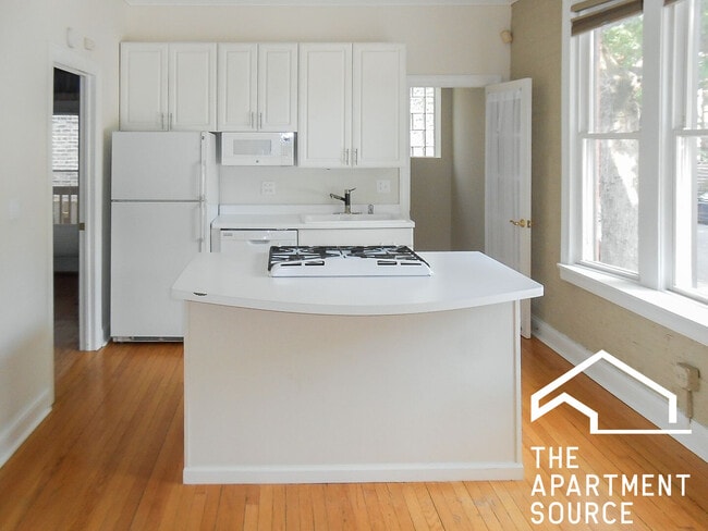 3856 N Southport Ave, Unit 1A