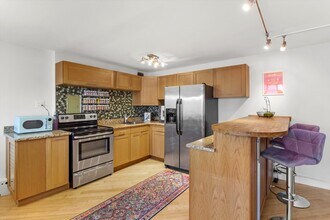 708 W Bittersweet Pl in Chicago, IL - Building Photo - Building Photo
