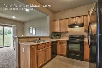 884 S Woodson Ct in Gardner, KS - Building Photo - Building Photo