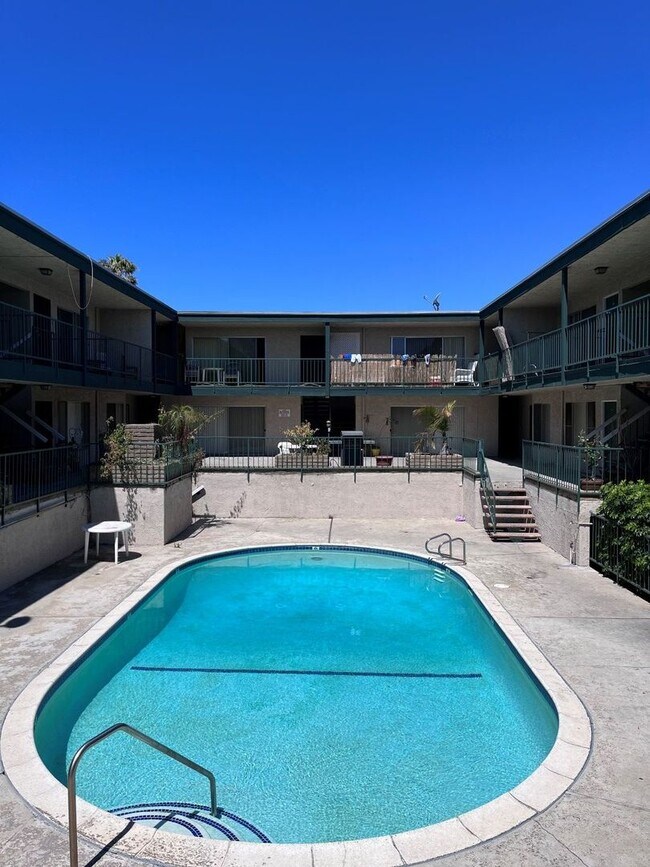 4141 Rosecrans Ave in Hawthorne, CA - Building Photo - Building Photo
