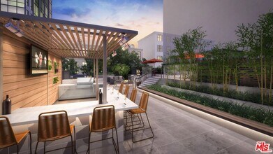 3345 Wilshire Blvd in Los Angeles, CA - Building Photo - Building Photo