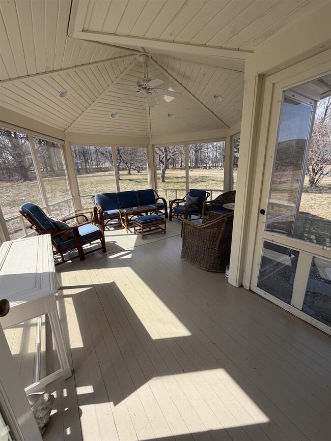 536 Gov Wentworth Hwy in Wolfeboro, NH - Building Photo - Building Photo