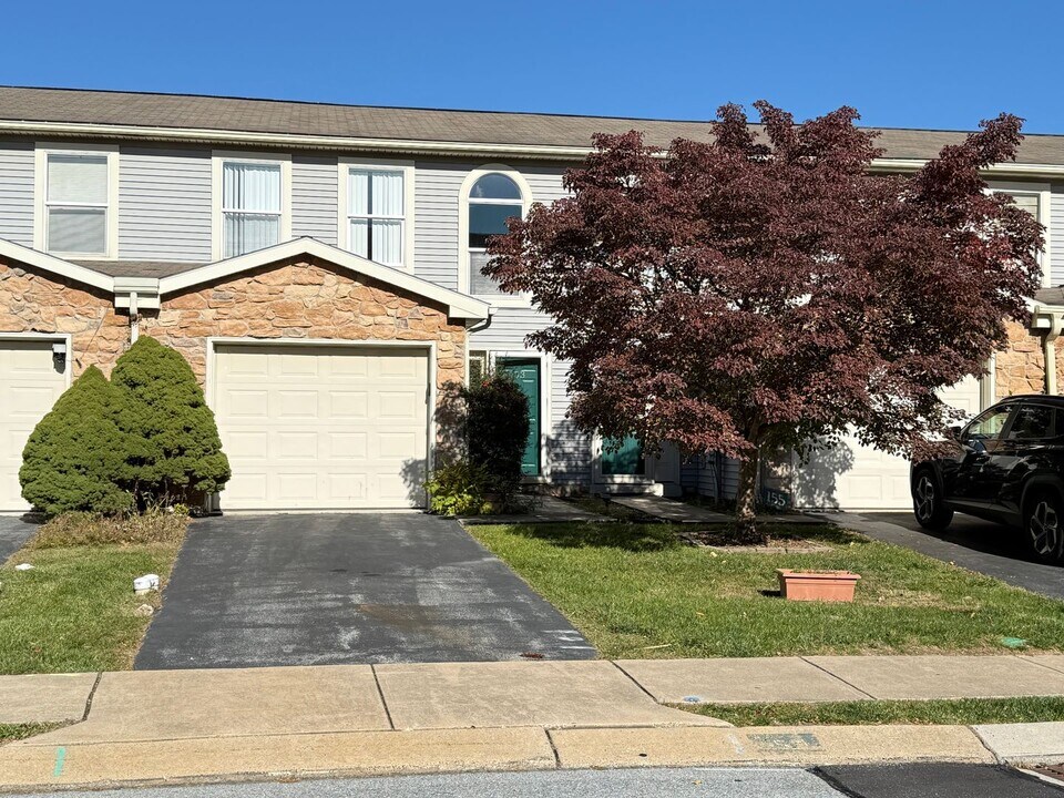 153 Acorn Ln in Mountville, PA - Building Photo