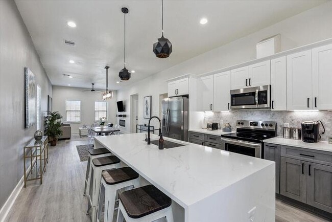 2302 Sumpter St in Houston, TX - Building Photo - Building Photo