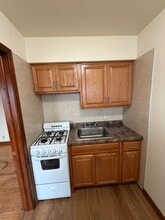 5729 W Lincoln Ave, Unit 1 in West Allis, WI - Foto de edificio - Building Photo