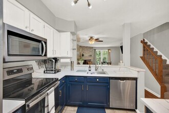 6346 Chimney Wood Ct in Alexandria, VA - Building Photo - Building Photo