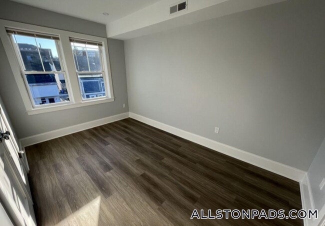 80 N Beacon St, Unit 1 in Boston, MA - Building Photo - Building Photo