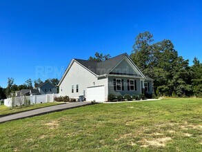 2157 Kennington Pkwy N in Aylett, VA - Foto de edificio - Building Photo