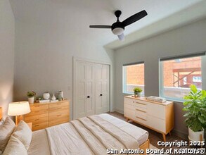 2615 S Flores St in San Antonio, TX - Building Photo - Building Photo
